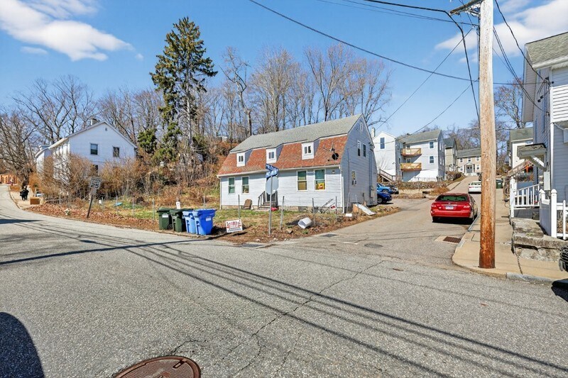 Building Photo - 158 Cliff St