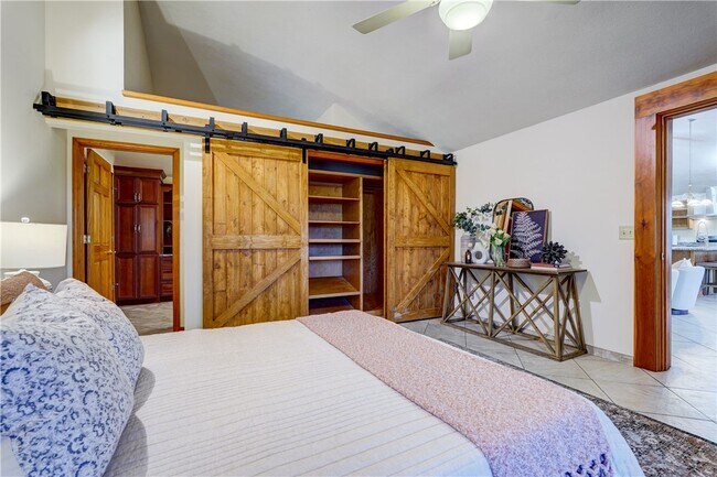 Building Photo - 2654 Whalen Rd