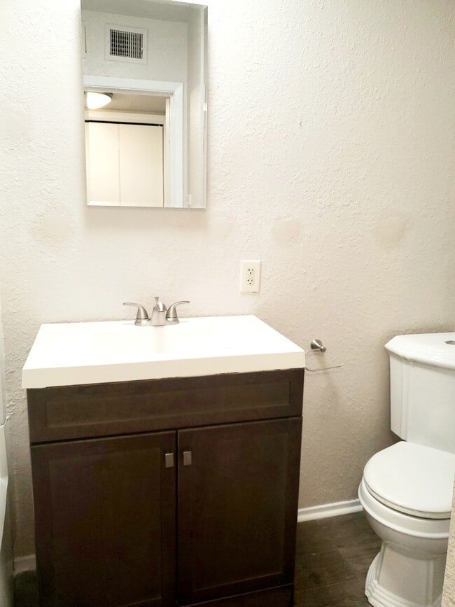 Bathroom 2 - 1706 Live Oak Pl
