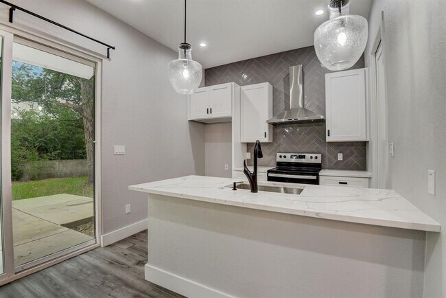 Building Photo - 2507 Rogge Ln