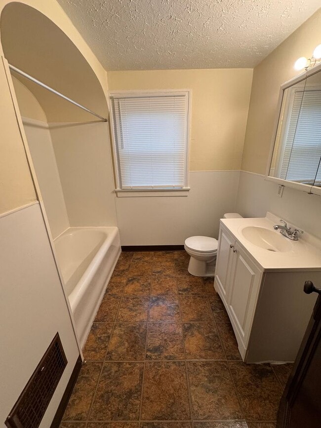 Building Photo - 157 Halls Heights Ave