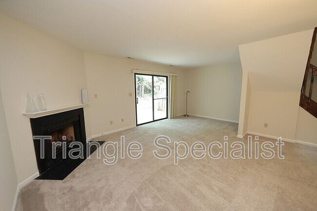 Building Photo - 112 Mossbark Ln