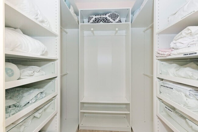 Building Photo - 17055 Rock Rd