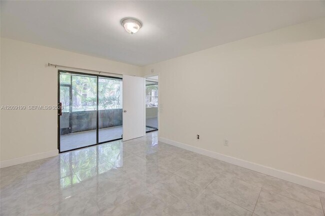 Building Photo - 20160 NE 3rd Ct