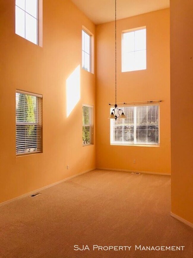 Building Photo - Large and Spacious Home in Renaissance Ridge!