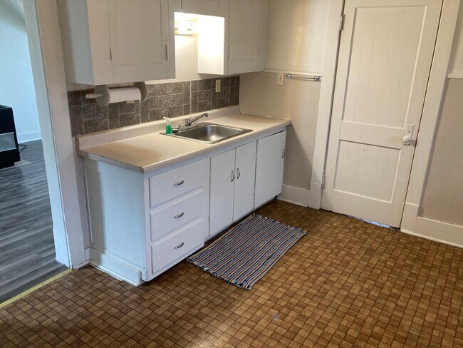 Kitchen - 1504 N 2nd St