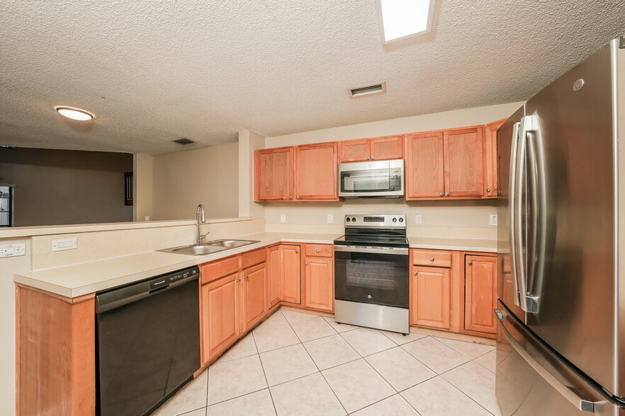 Building Photo - 1725 Shoreside Cir