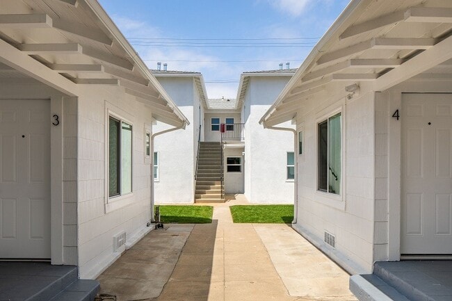 Building Photo - 1145 E 1st St