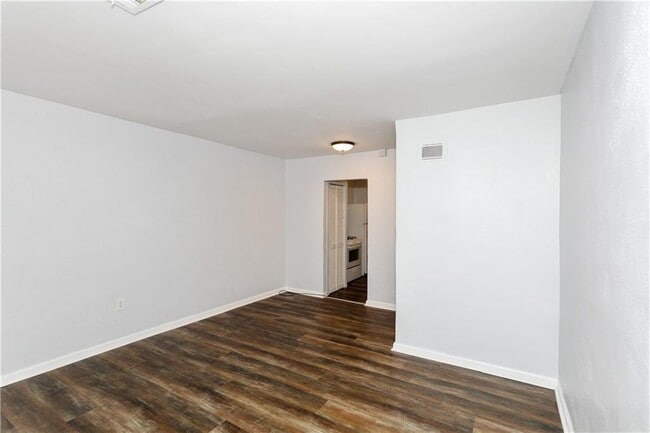 Building Photo - 560 Winton Terrace NE