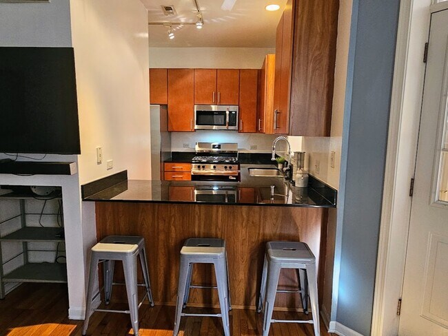 Building Photo - 1234 W Argyle St