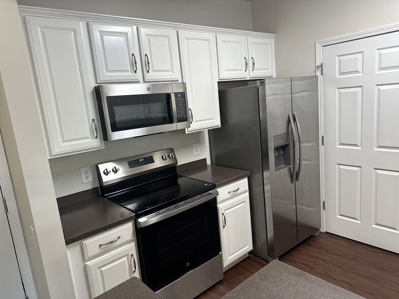 Kitchen (all appliances included) - 3106 Margellina Drive