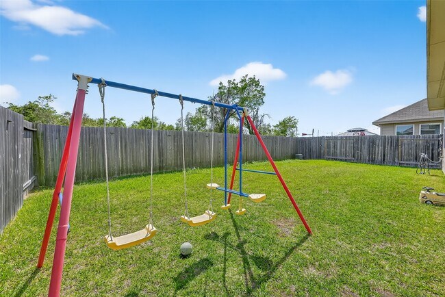 Building Photo - 6215 Prince Pl Dr