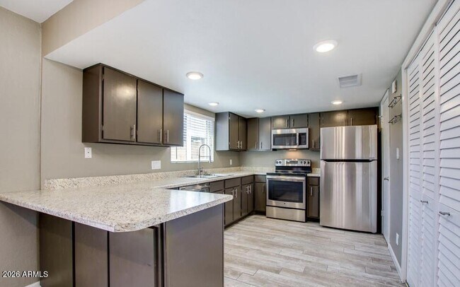 Building Photo - 8303 E Thomas Rd