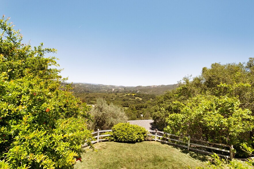 Building Photo - 21071 Waveview Dr