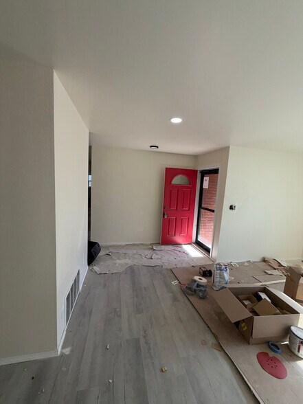 Building Photo - 1409 NE 9th St