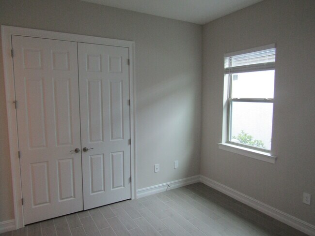 Building Photo - 608 Maraviya Blvd