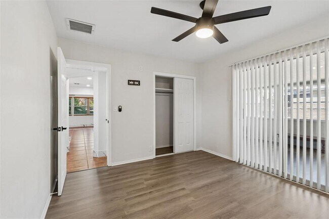 Building Photo - 5857 4th Ave N