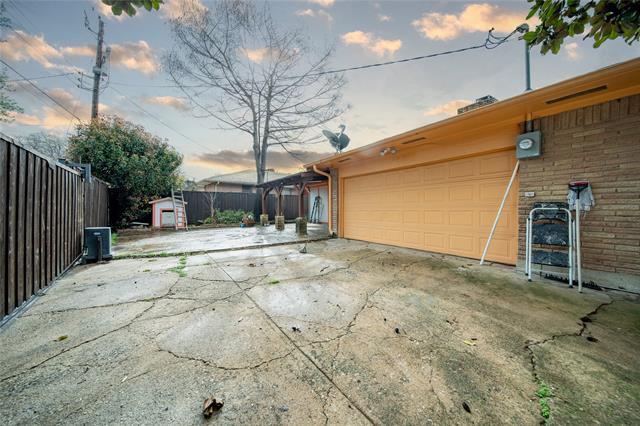 Building Photo - 2516 Pinebluff Dr