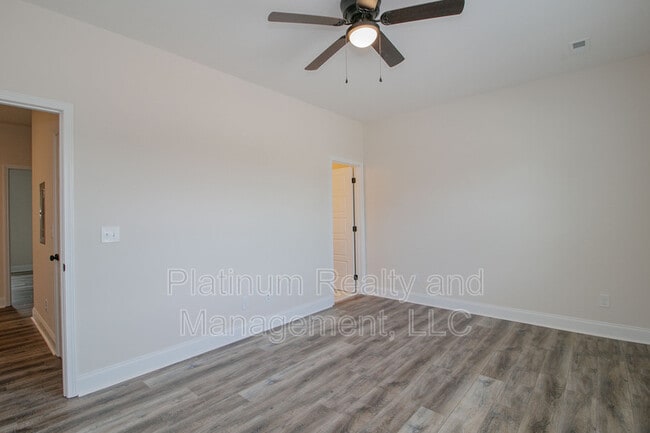 Building Photo - 550 Peachers Mill Rd