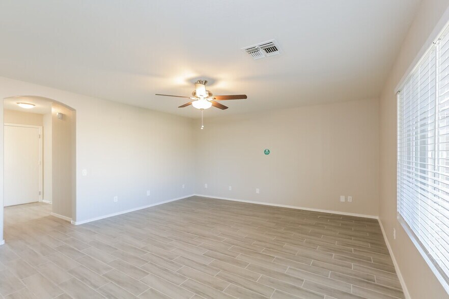 Building Photo - 13042 W Monterey Way