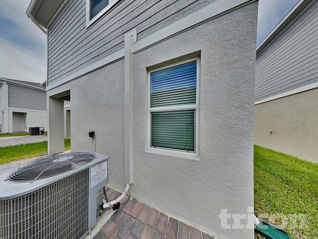 Building Photo - 733 Honeyrock St