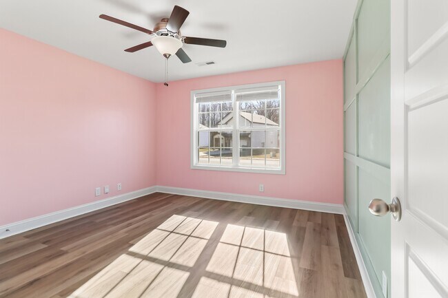 Building Photo - 513 Burgess CT