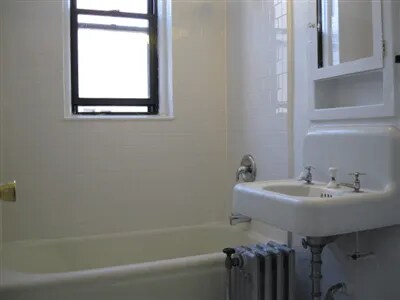 Building Photo - 3335 W Diversey Ave
