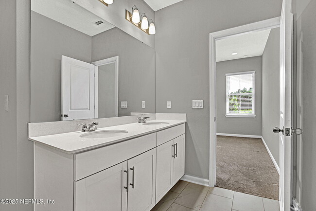 Building Photo - 469 Brandon Lks Dr