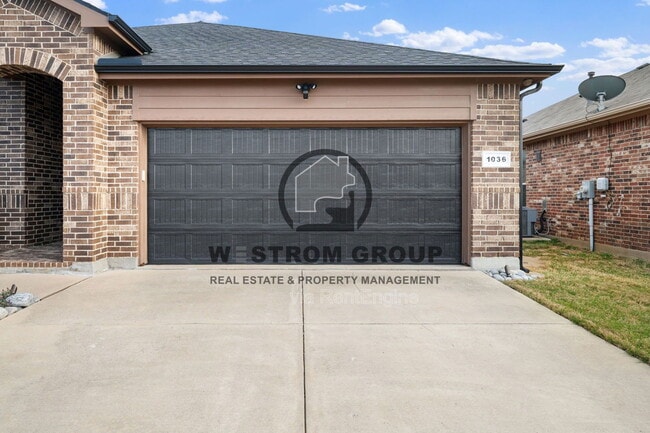 Building Photo - 1036 Cushing Dr