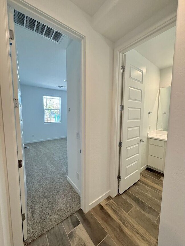 Building Photo - MOVE IN READY! New 5-Bedroom Home in Goody...