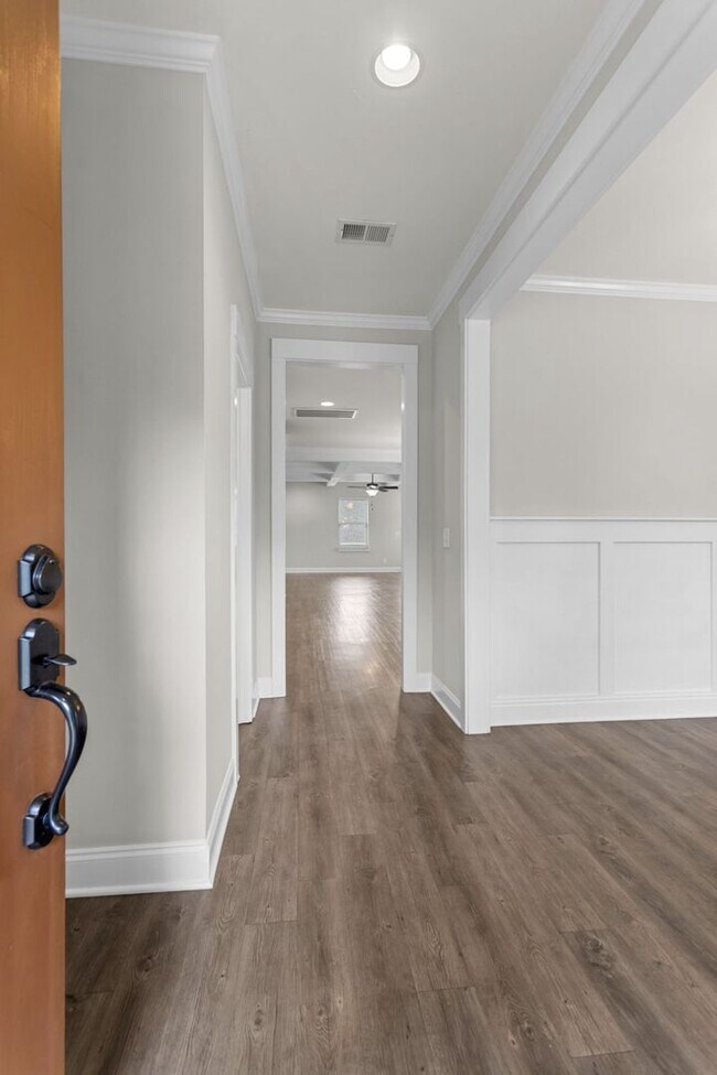 Building Photo - 3BR Home with Bonus Loft & Spa-Inspired Primary Suite