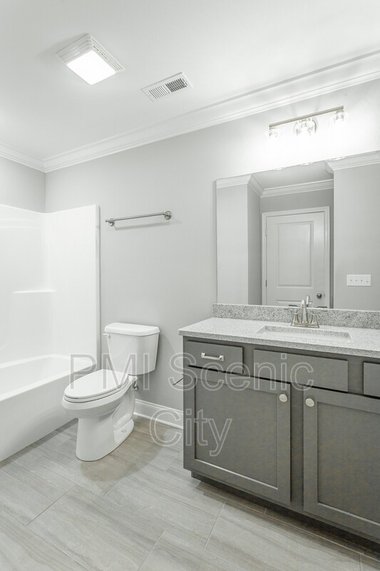 Building Photo - 591 Bellingham Dr NE