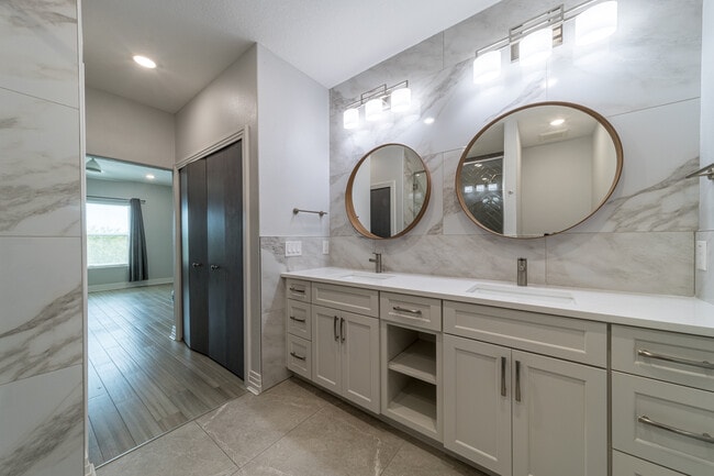 Building Photo - 2325 1st Ave S