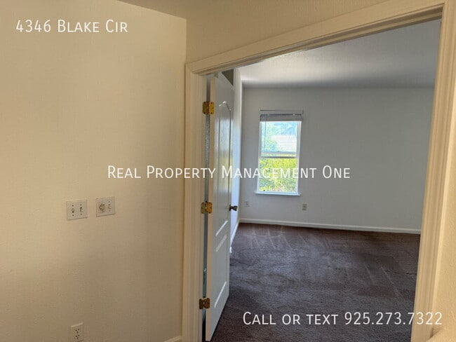 Building Photo - 4346 Blake Cir