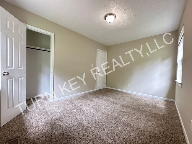 Building Photo - 1608 Azalea Dr