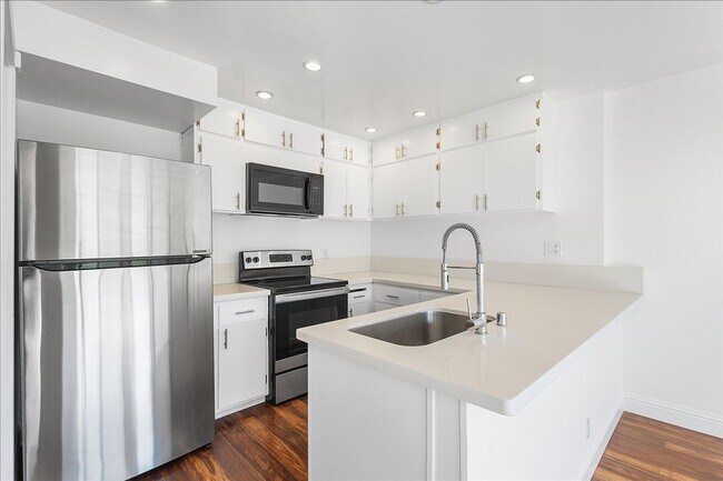 Building Photo - 3031 Flora Vista