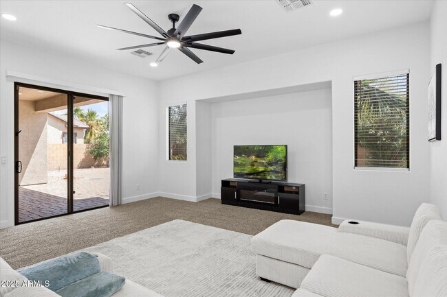 Building Photo - 3557 S Halsted Ct