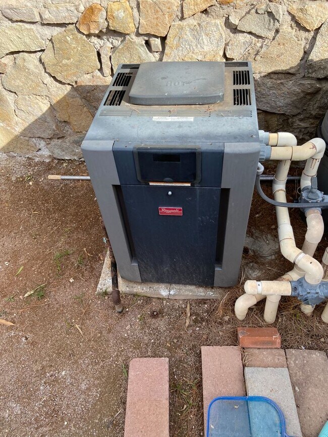 Building Photo - Home For Rent