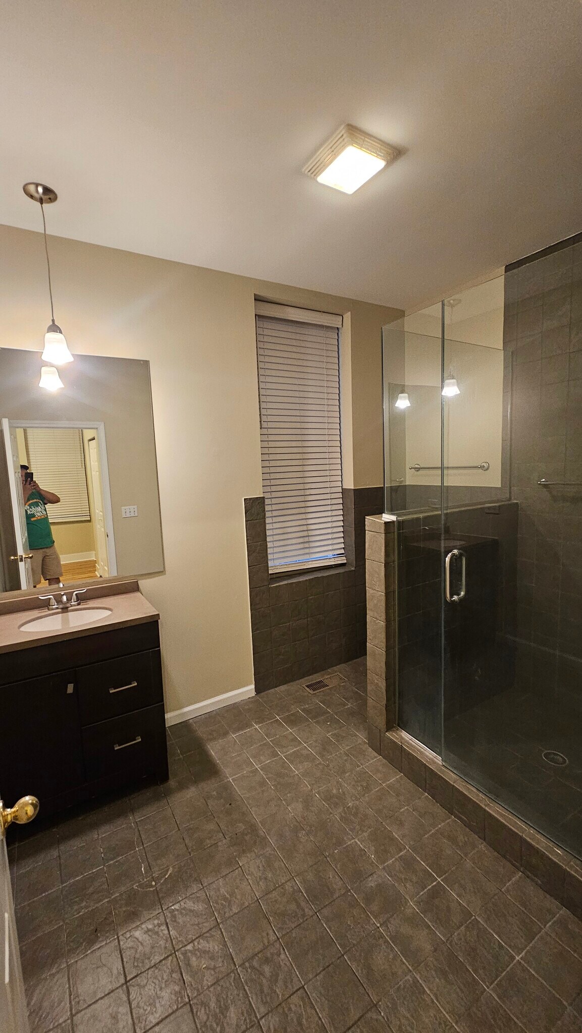 1st floor bath - 1411 W Ohio St