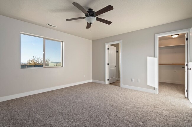 Building Photo - ** Move-In Bonus!** 3 Bed 2.5 Bath Townhom...