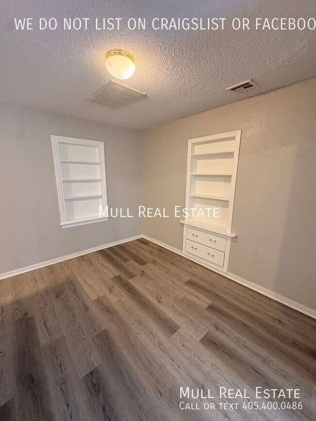 Building Photo - 1041 N Tabor Dr