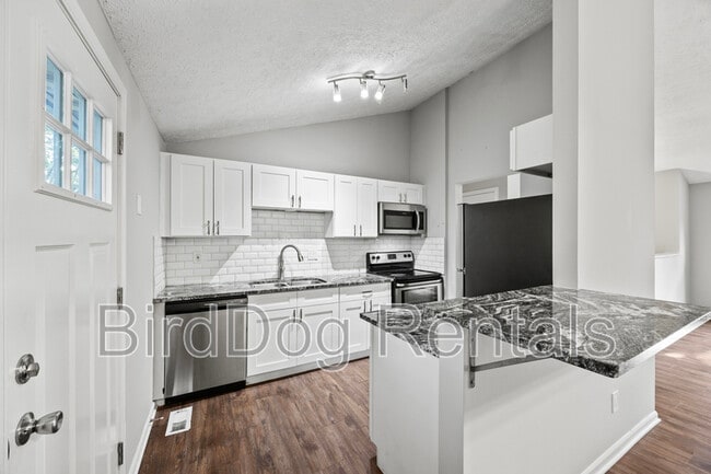 Building Photo - 5970 Almina Dr