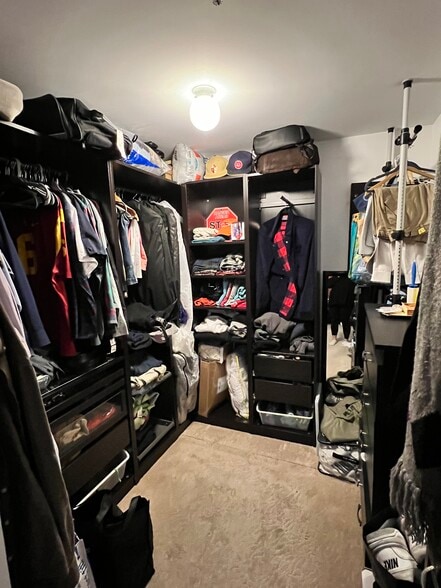 Walk-in closet - 250 President St