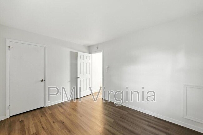Building Photo - 3237 Verdun Ave