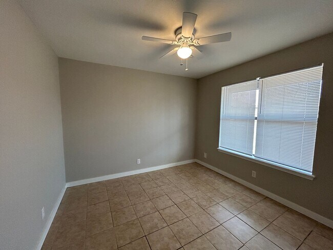 Building Photo - Modern 2 Bed for Rent – Minutes from Pinnacle Hills and Pleasant Crossing