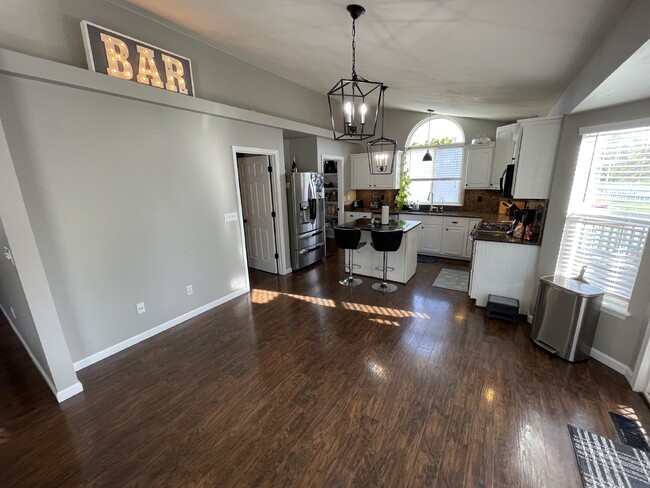 Building Photo - Charming 3-Bed, 3-Bath with 1822 Sq. Ft. i...