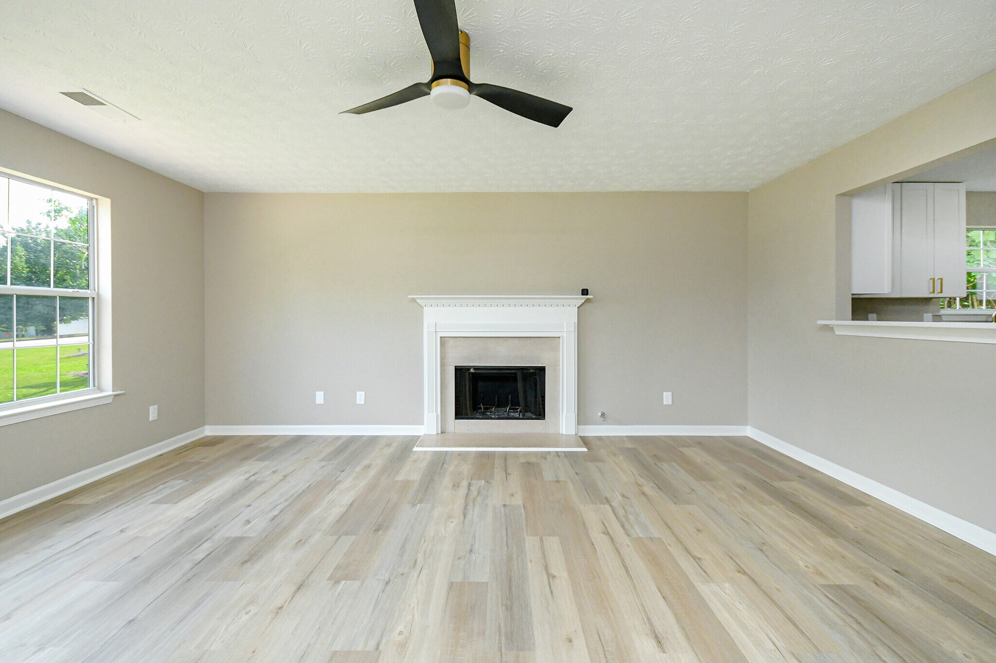 Building Photo - Room in House on Brown Dr