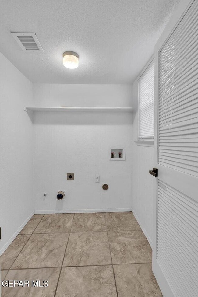 Building Photo - 7489 Plaza Redonda Dr