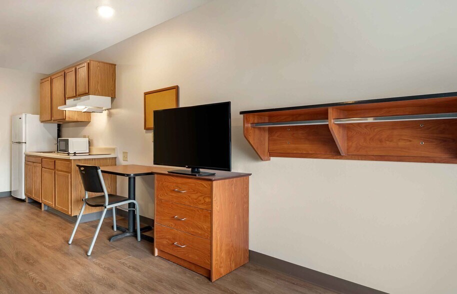 Building Photo - Furnished Studio-Cincinnati - Sharonville