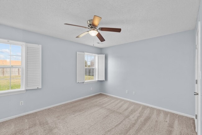 Building Photo - 3 Bedroom 2 Bathroom Home